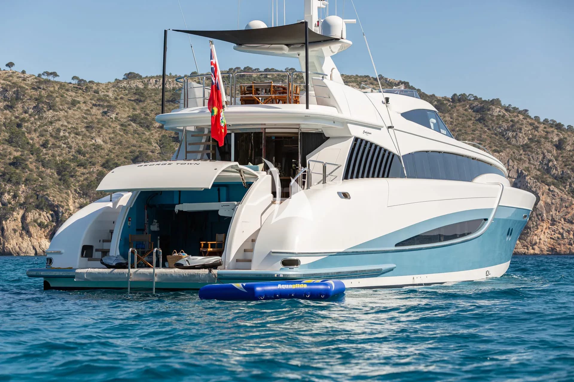 BENITA BLUE – Exterior