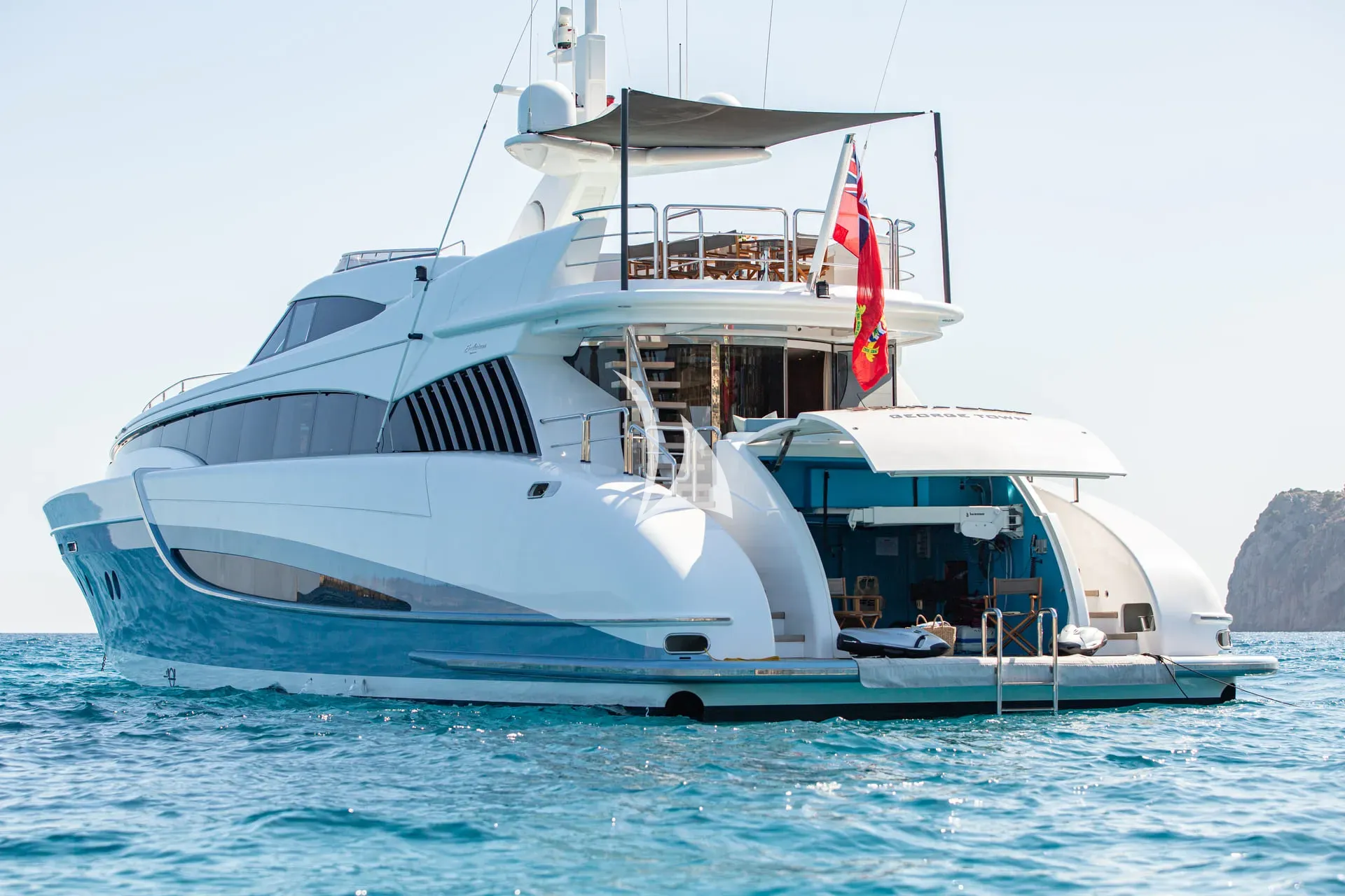BENITA BLUE – Exterior