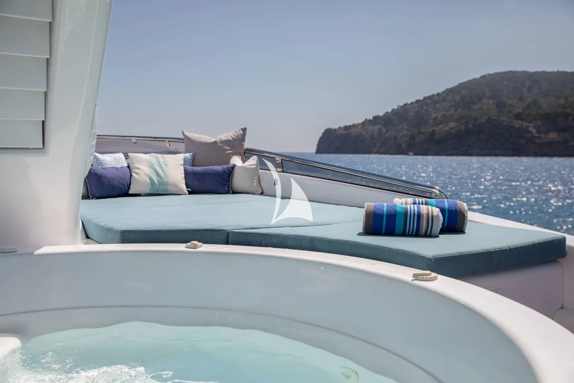 BENITA BLUE – Exterior