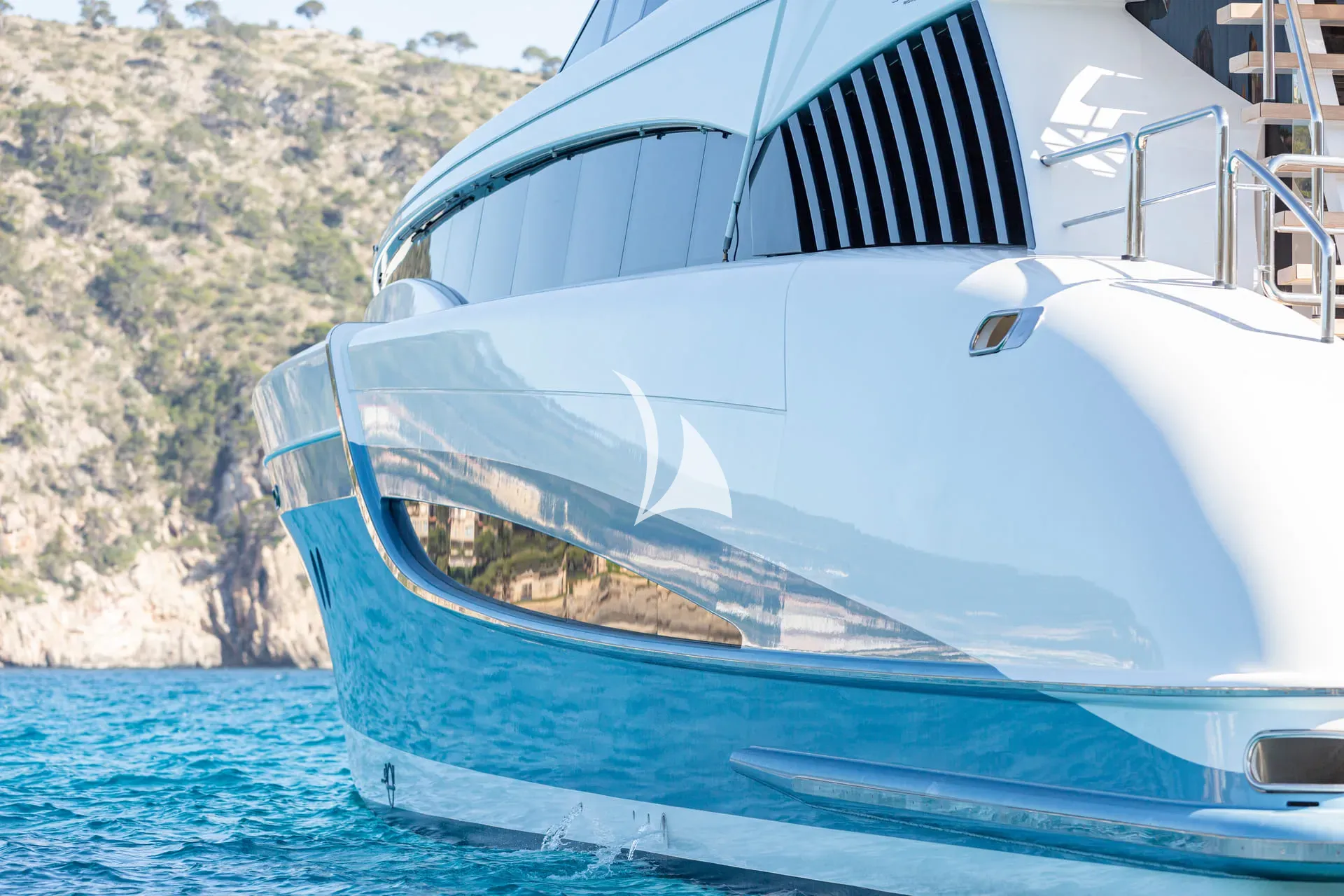 BENITA BLUE – Exterior