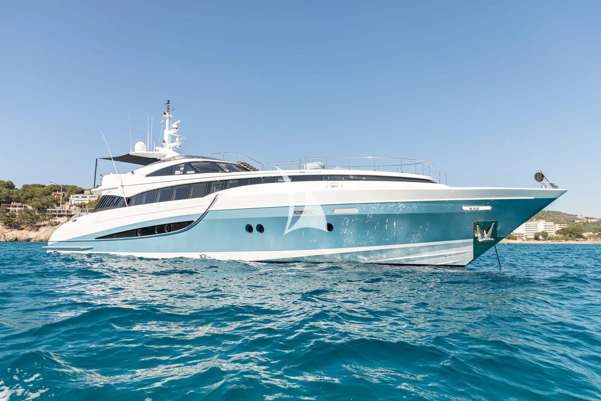 BENITA BLUE – Exterior