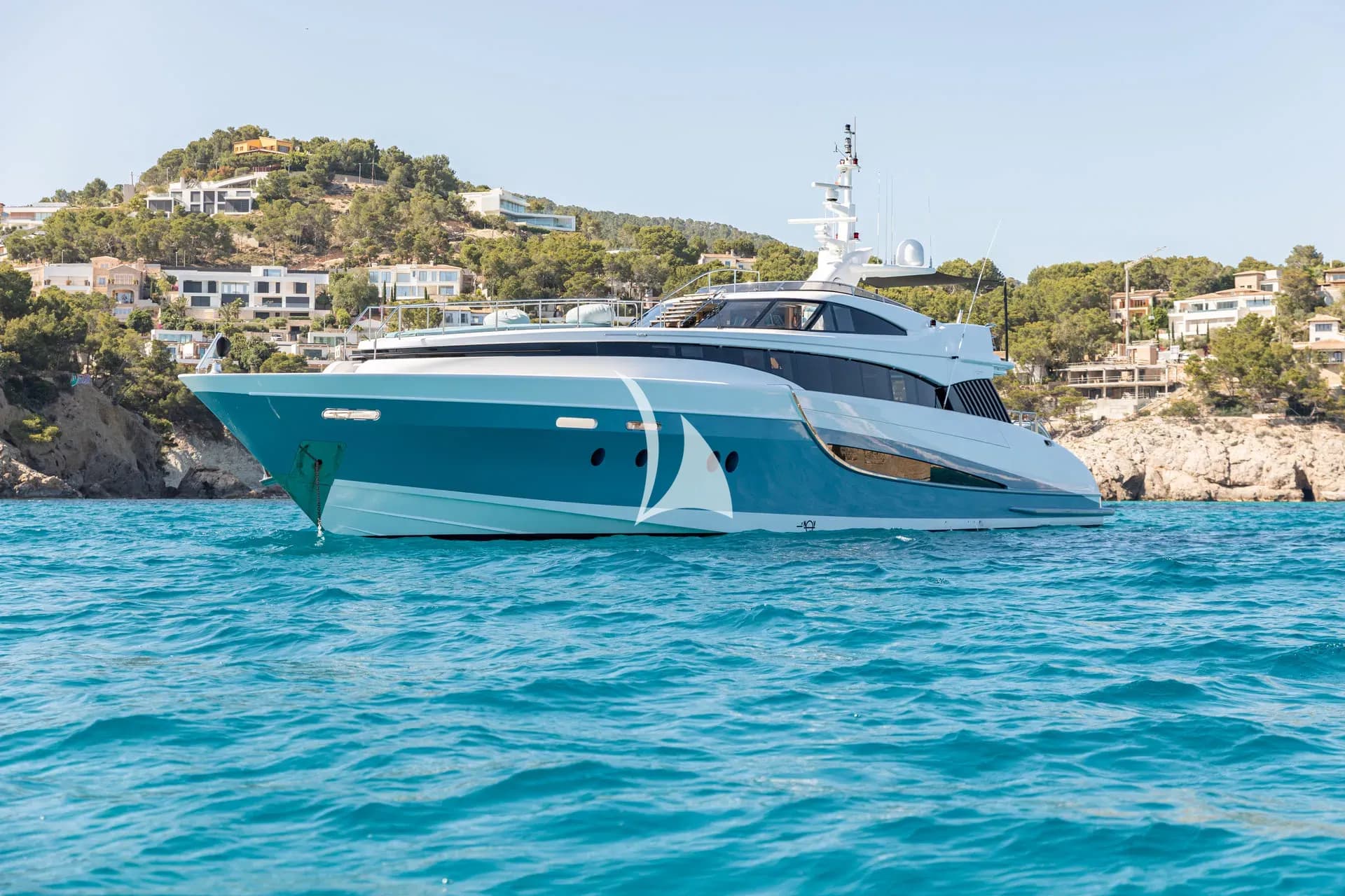 BENITA BLUE – Exterior
