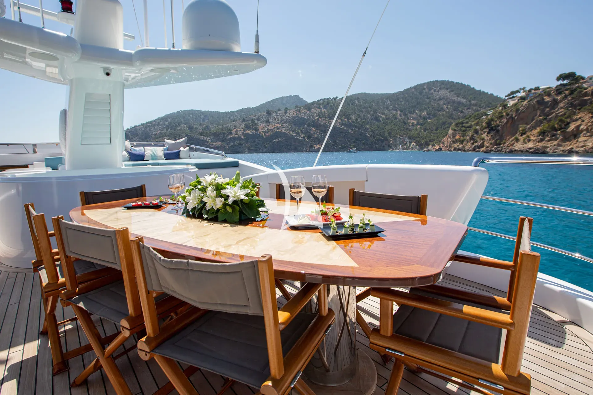 BENITA BLUE – Exterior