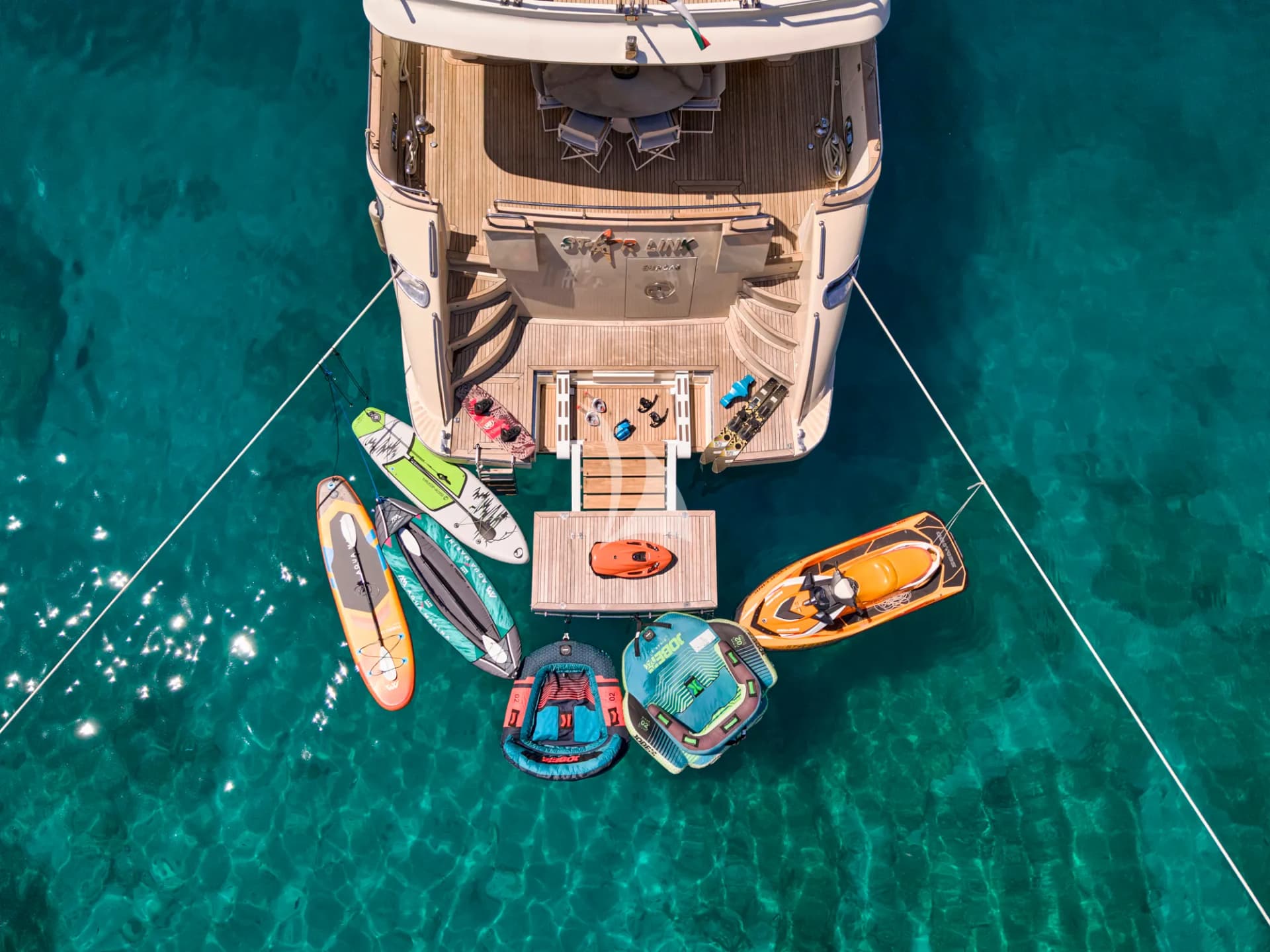 STAR LINK – Exterior