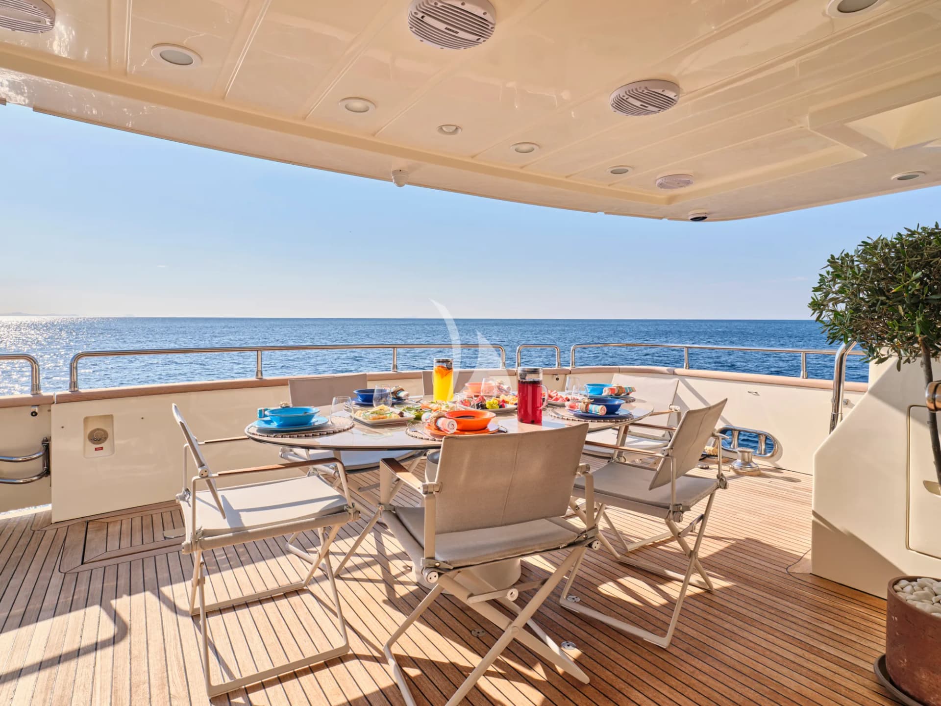 STAR LINK – Exterior