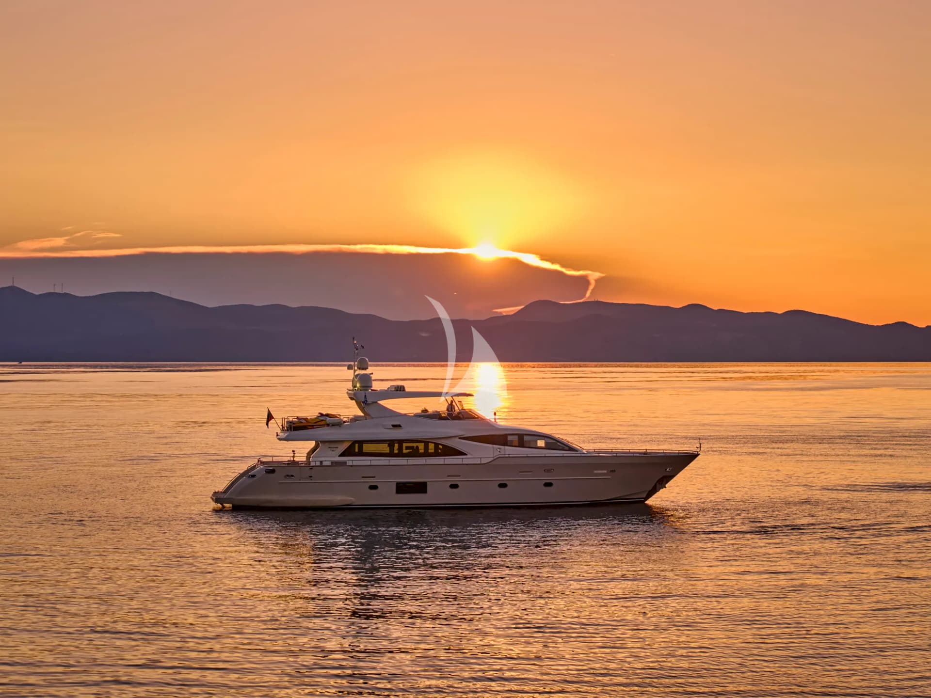 STAR LINK – Exterior