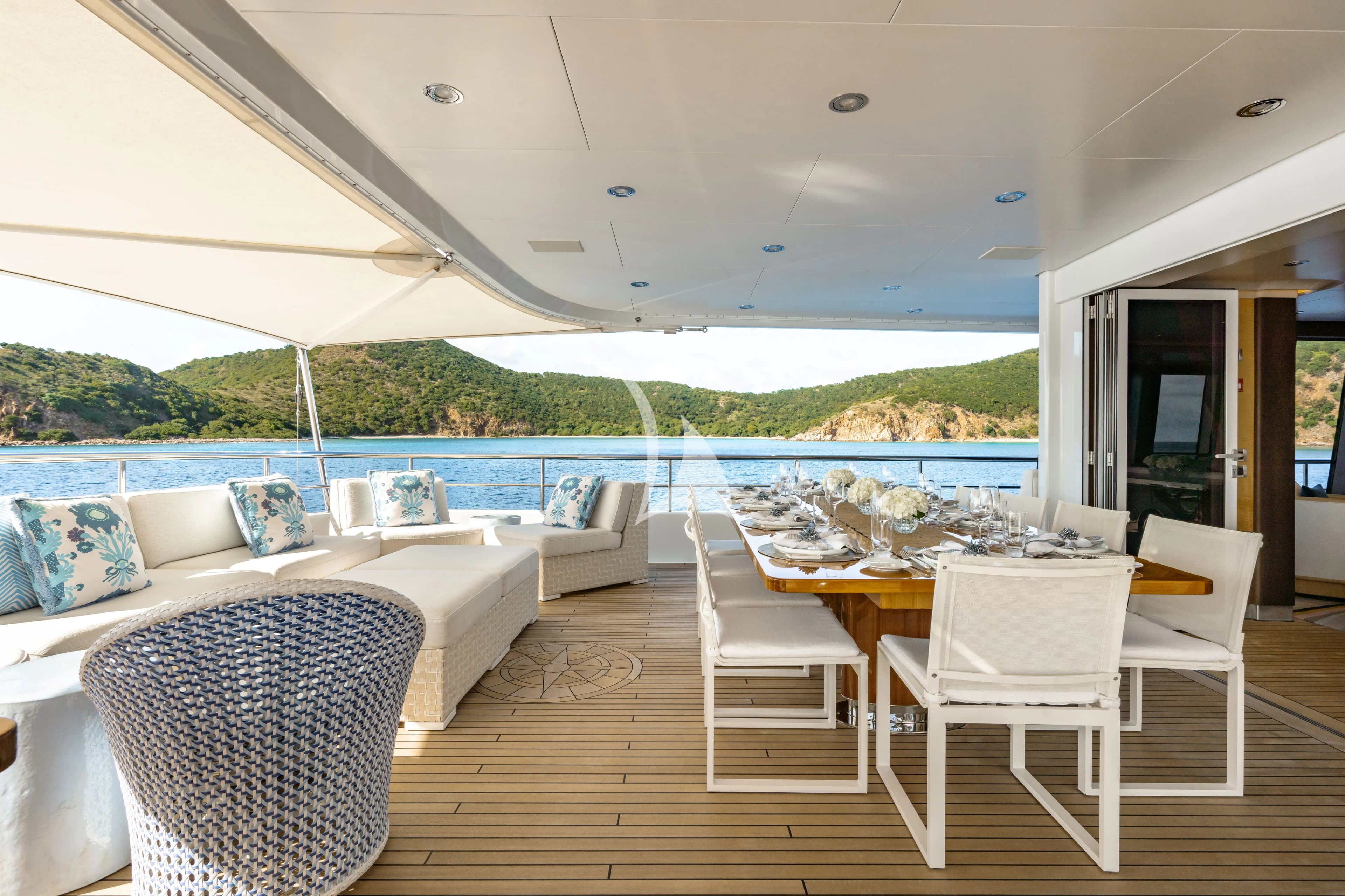 BELLA – Exterior