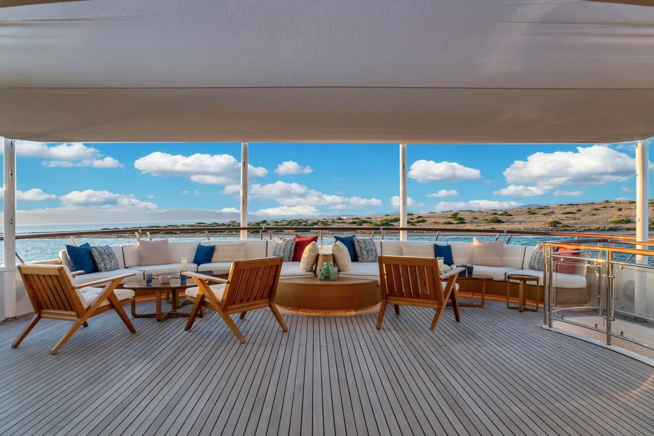 FOS – Exterior
