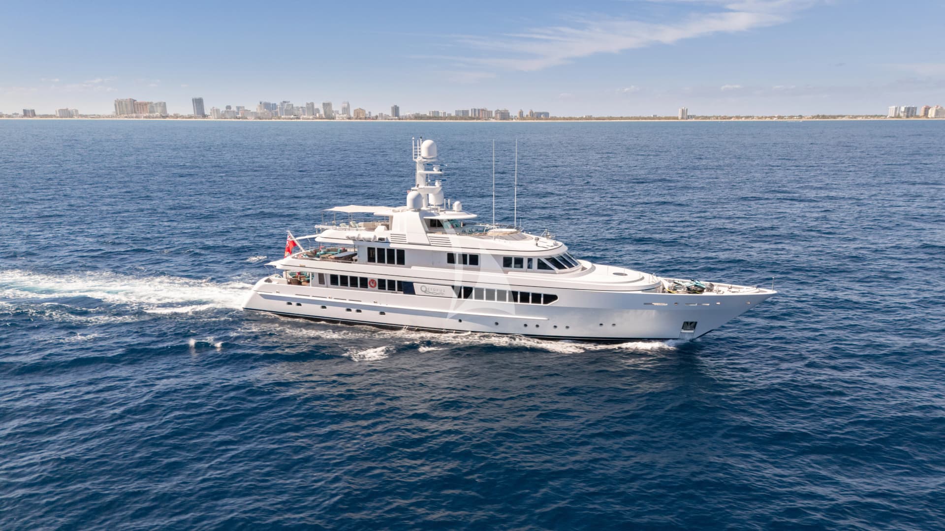 OCTOPUS – Exterior