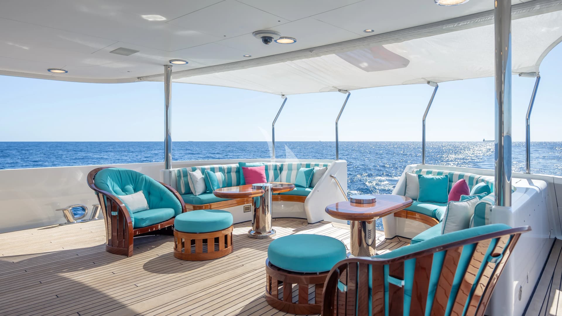 OCTOPUS – Exterior