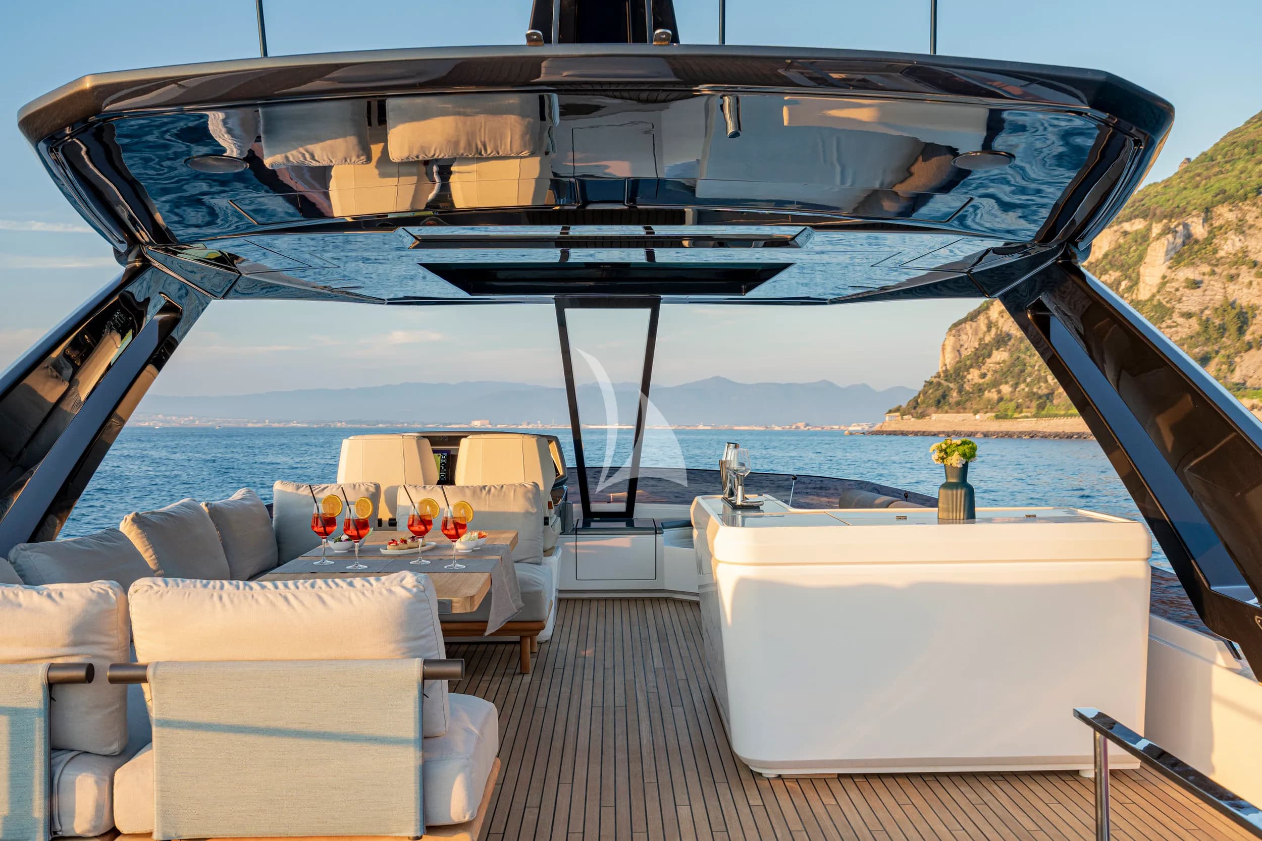 SEA DIAMOND – Exterior