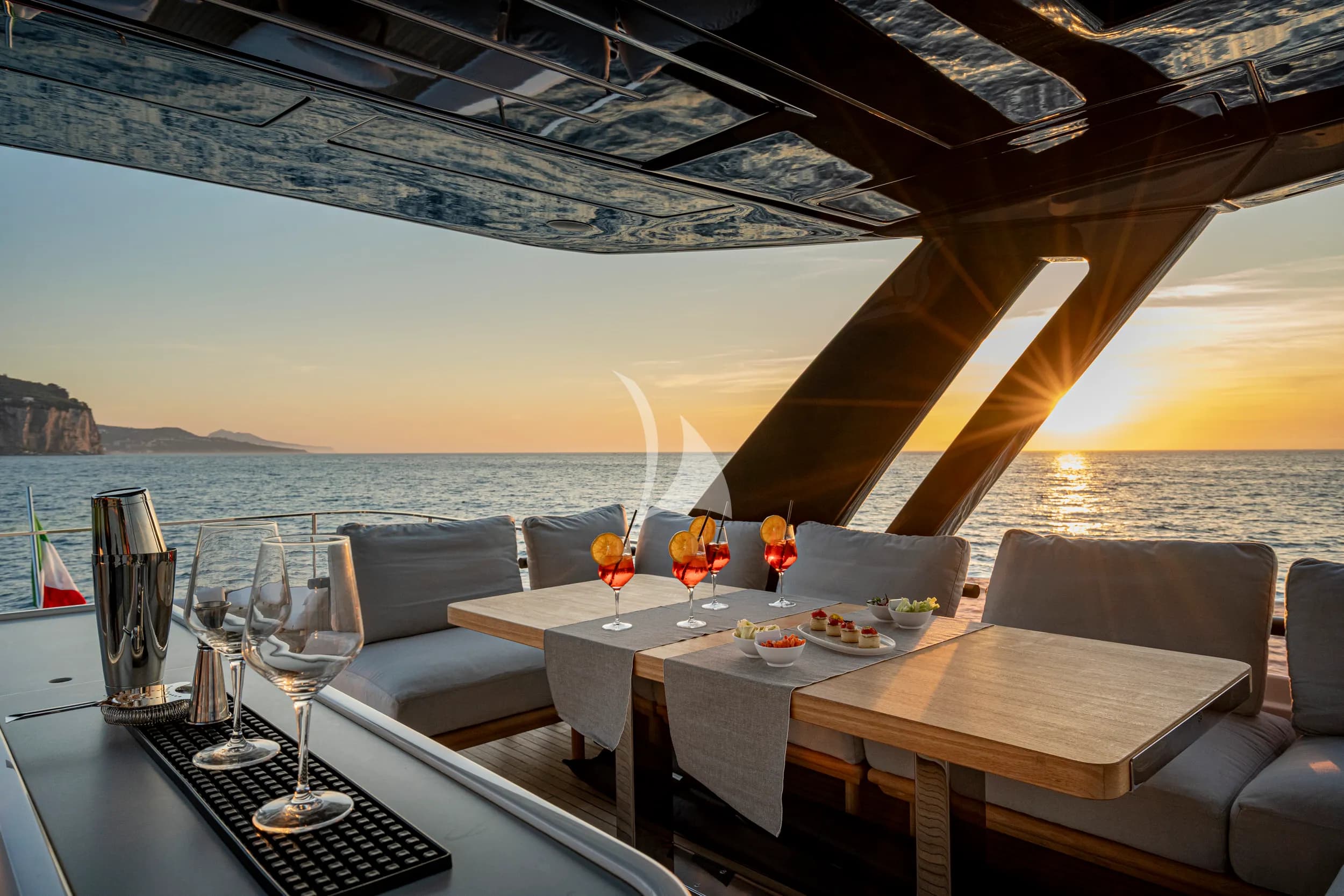 SEA DIAMOND – Exterior