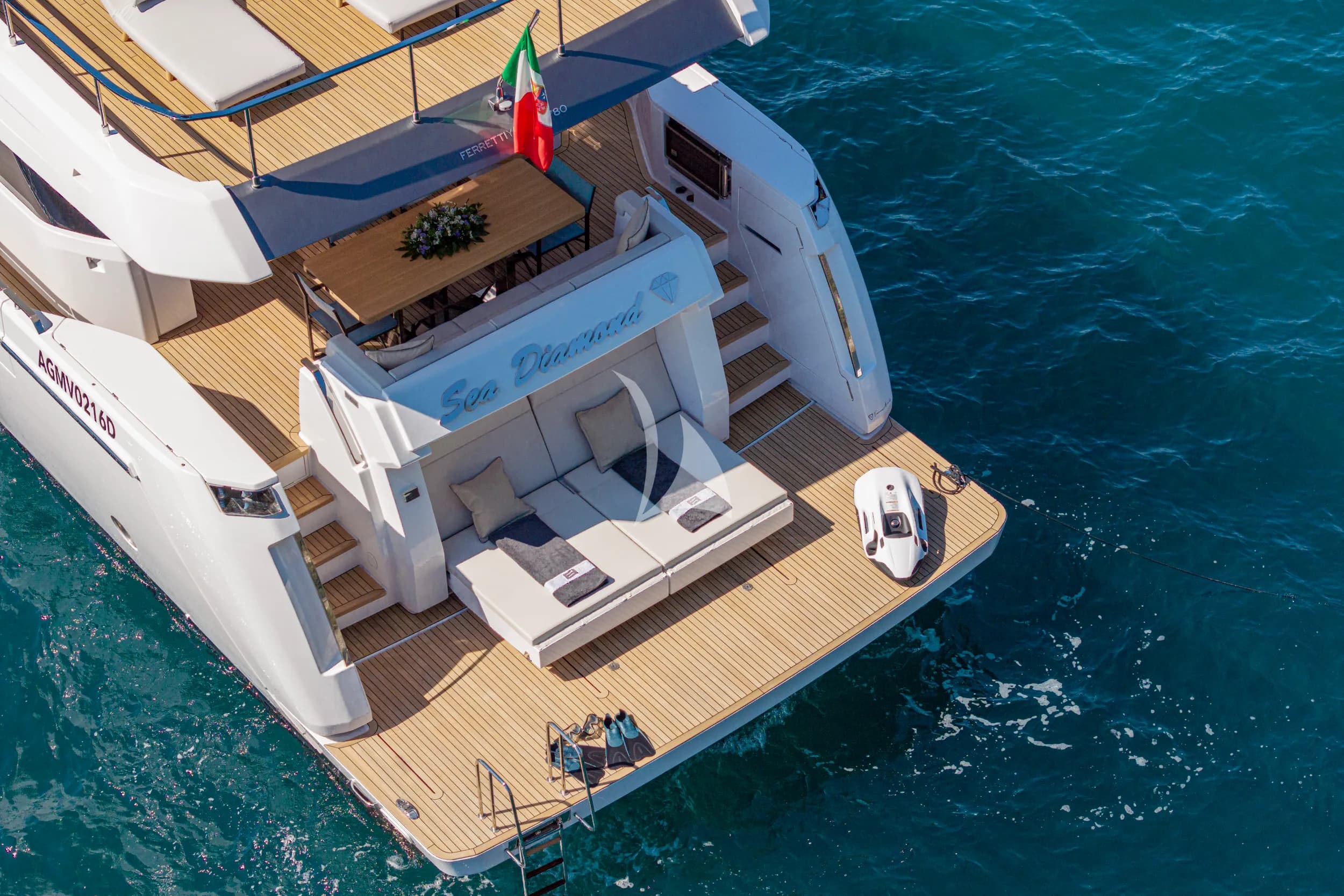 SEA DIAMOND – Exterior