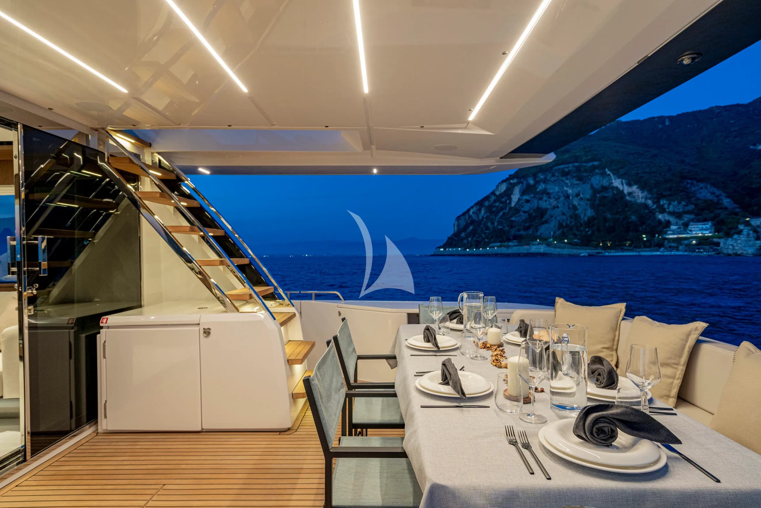 SEA DIAMOND – Exterior