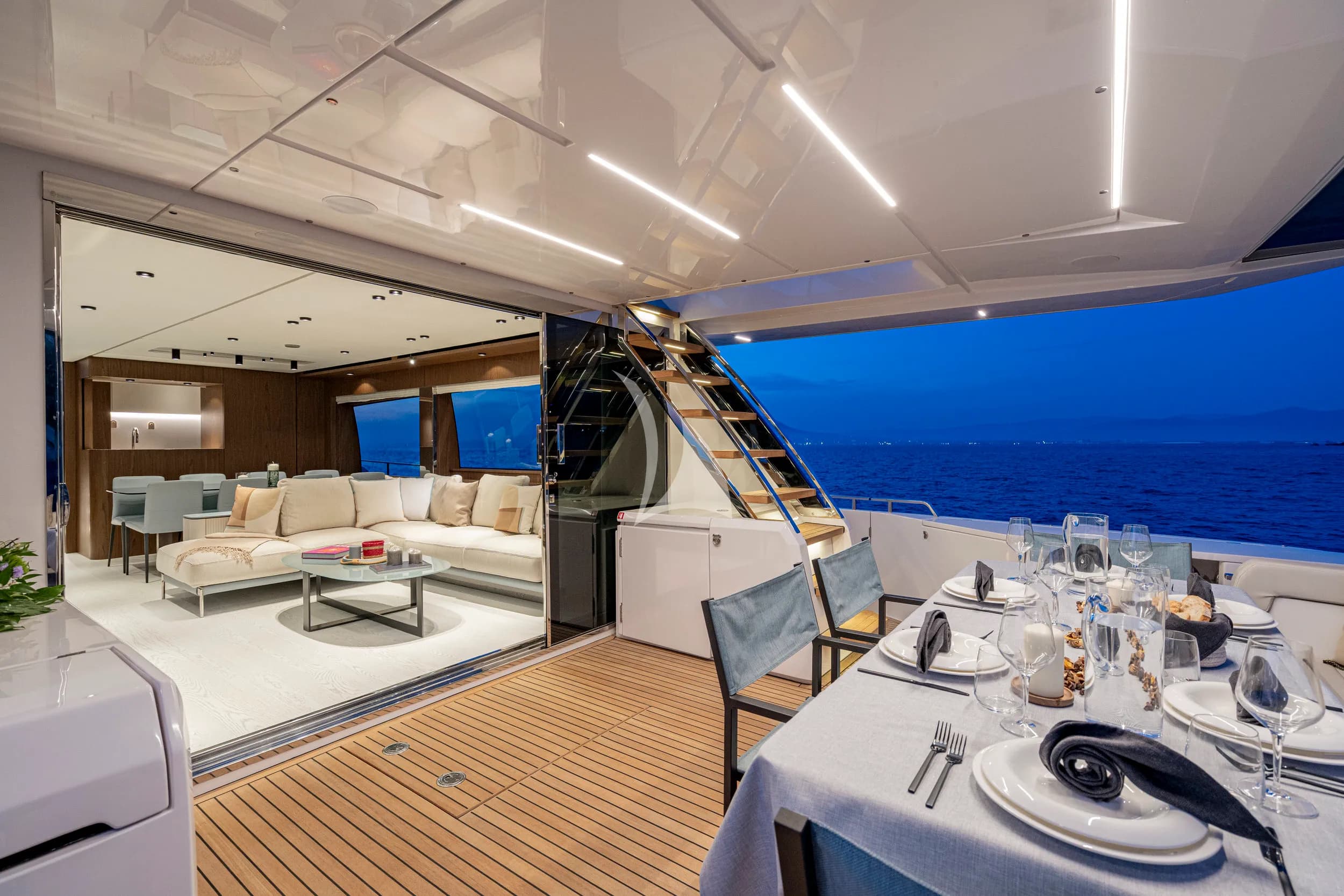SEA DIAMOND – Exterior