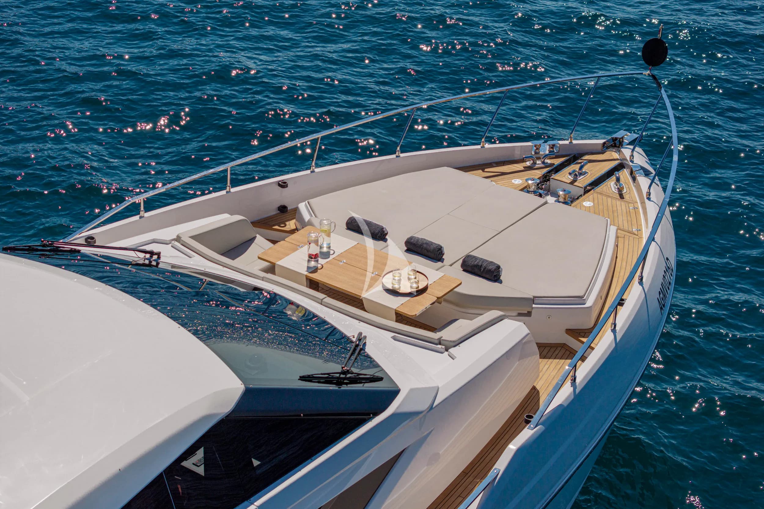 SEA DIAMOND – Exterior