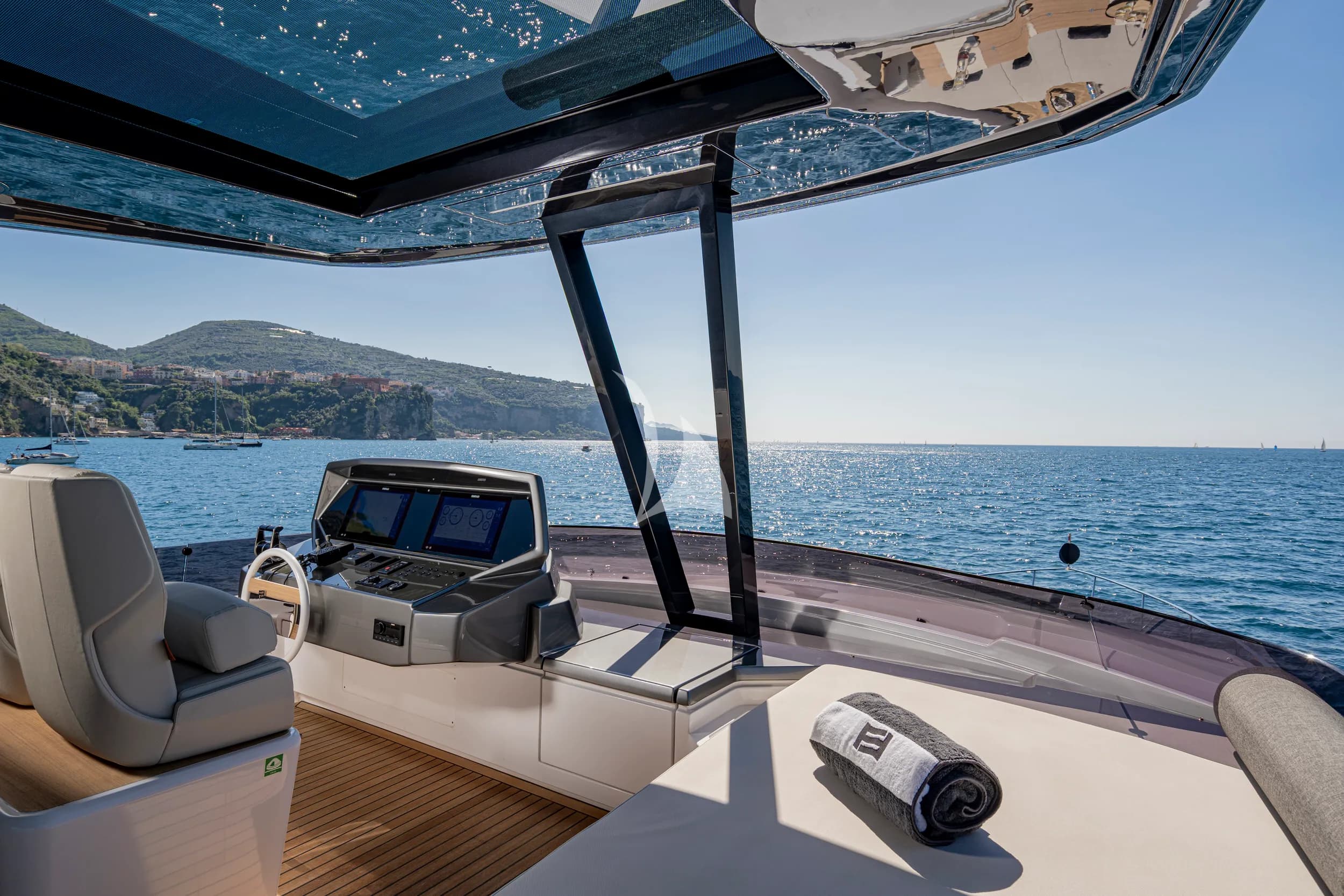 SEA DIAMOND – Exterior