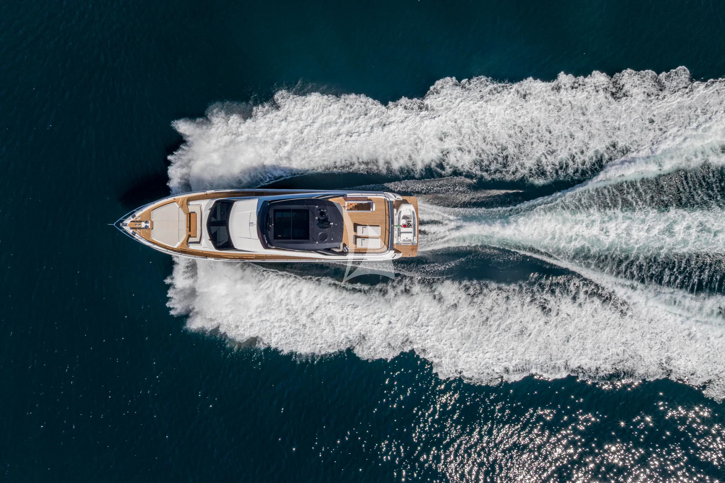 SEA DIAMOND – Exterior