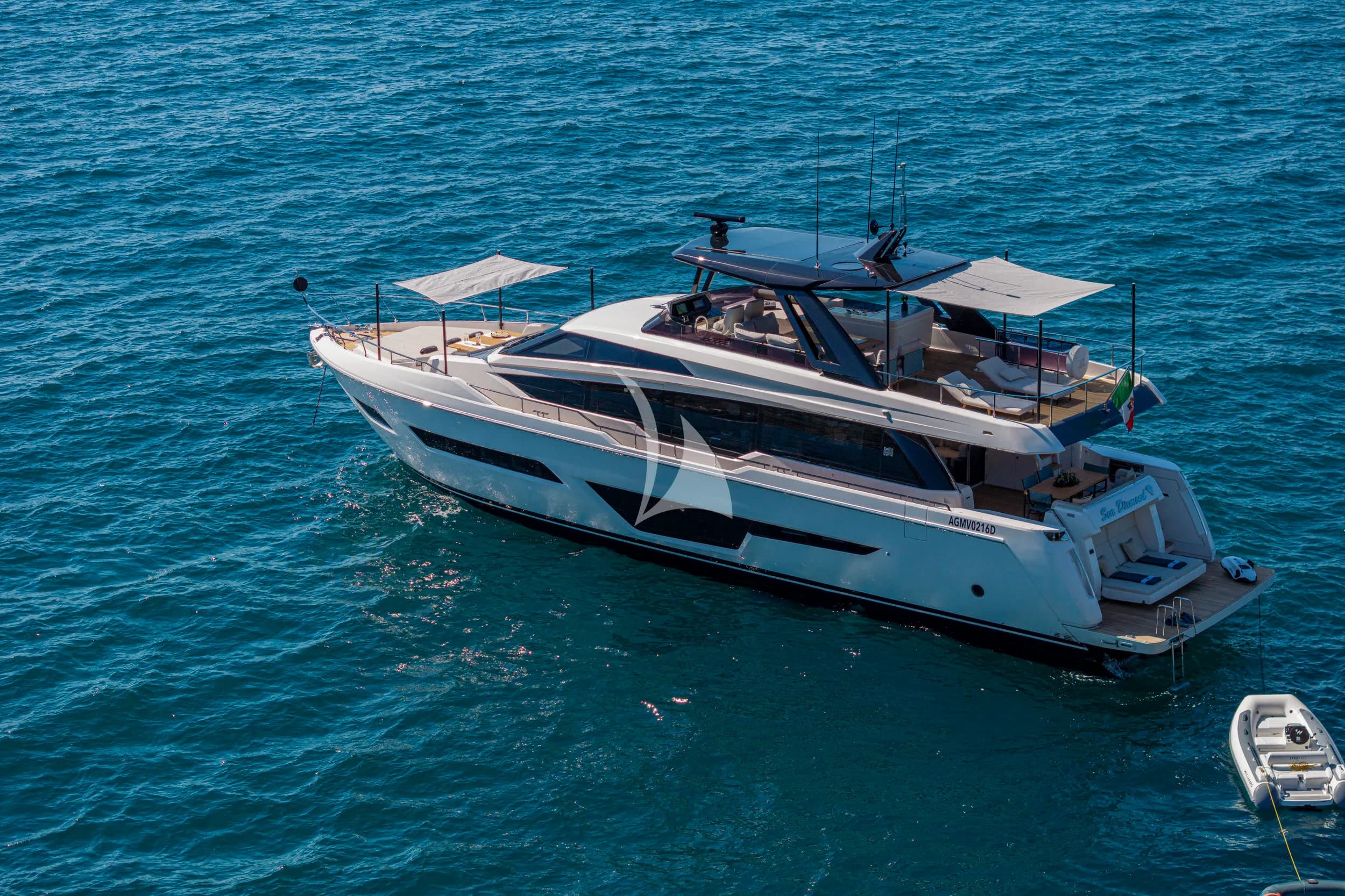 SEA DIAMOND – Exterior