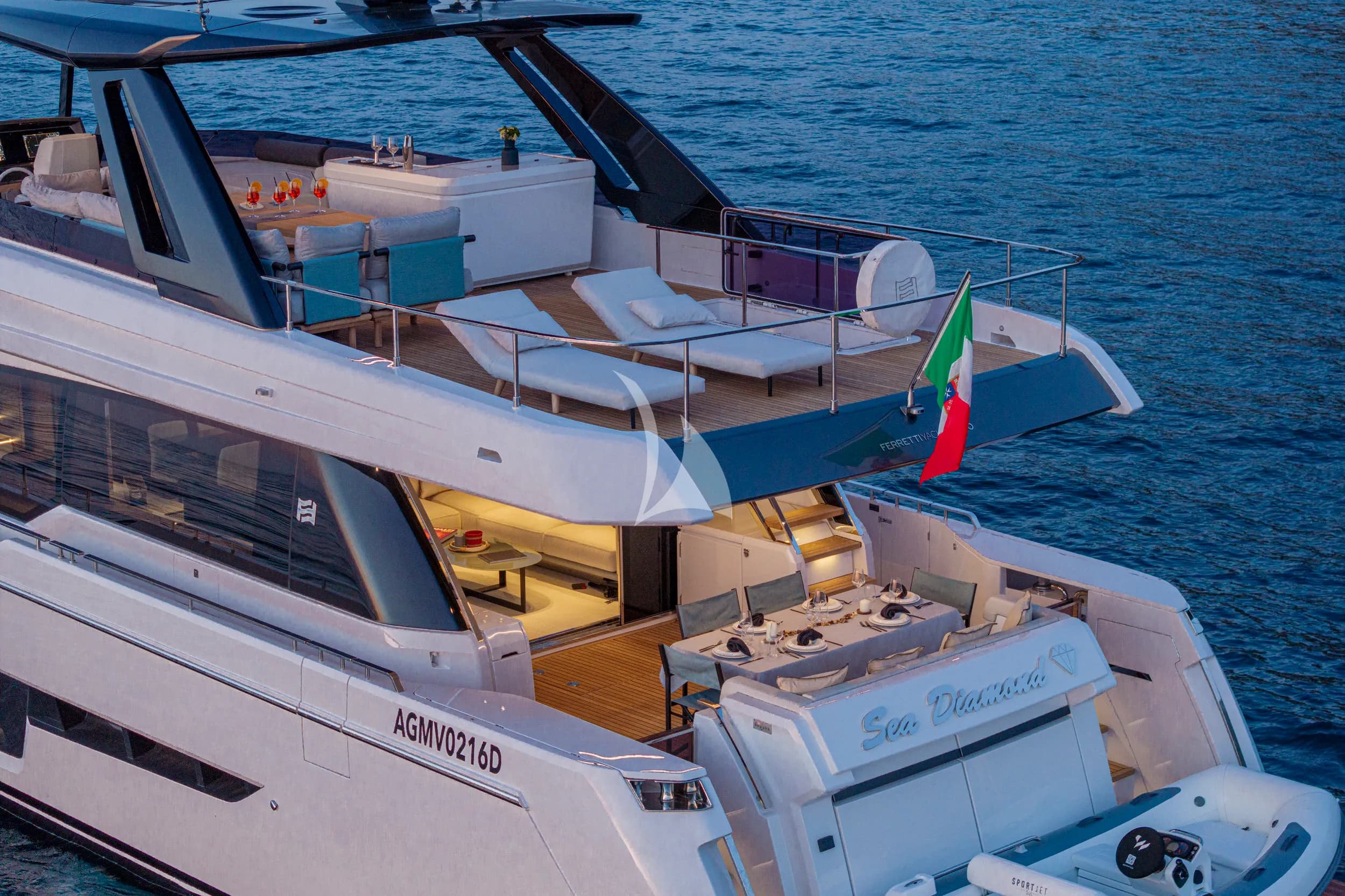 SEA DIAMOND – Exterior