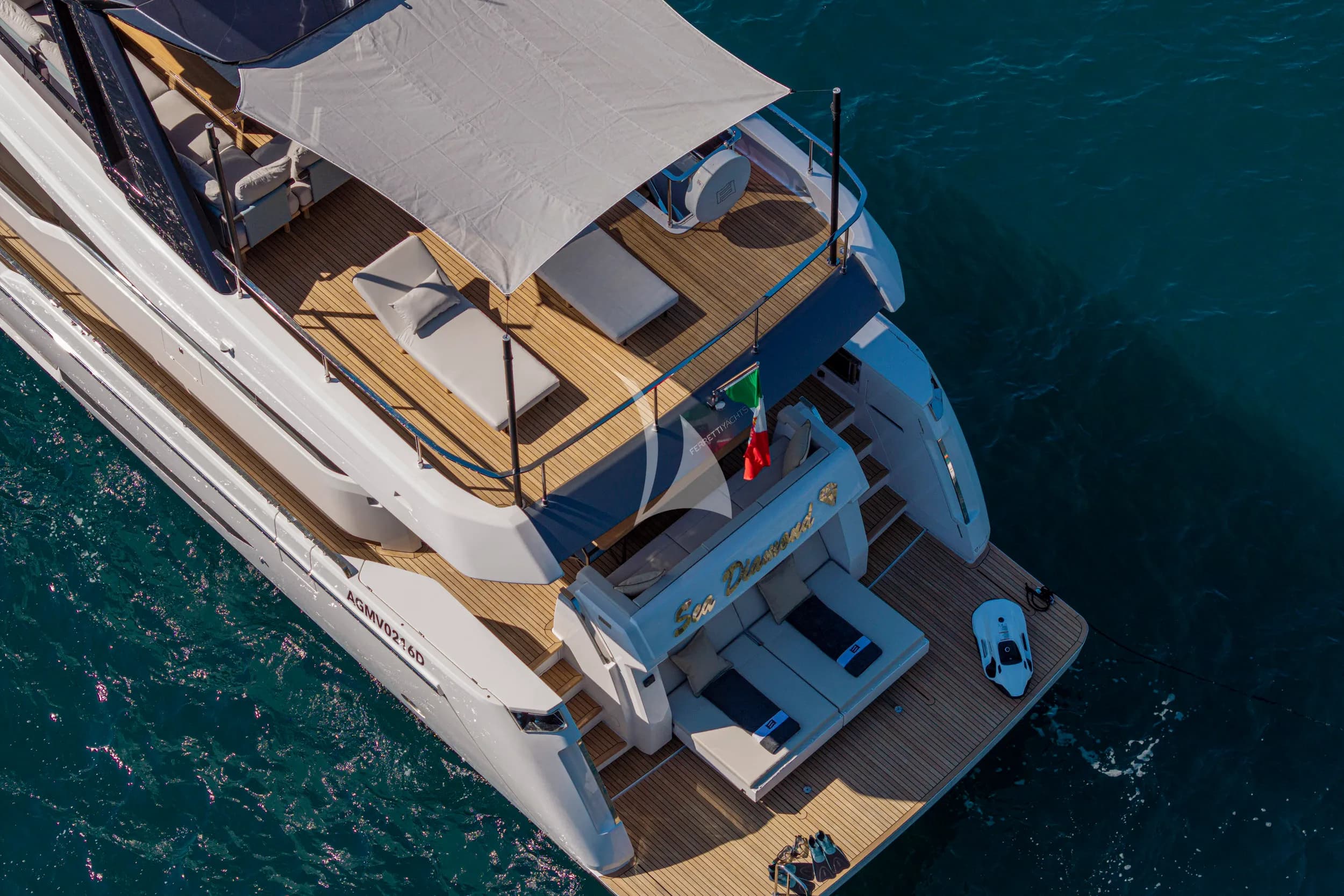 SEA DIAMOND – Exterior