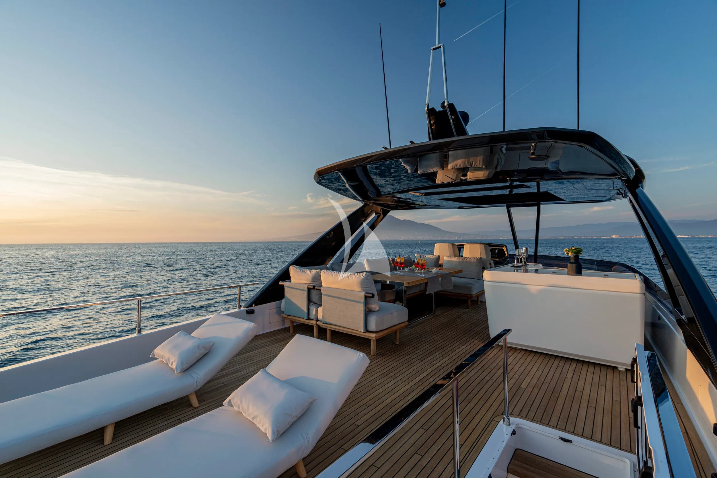 SEA DIAMOND – Exterior