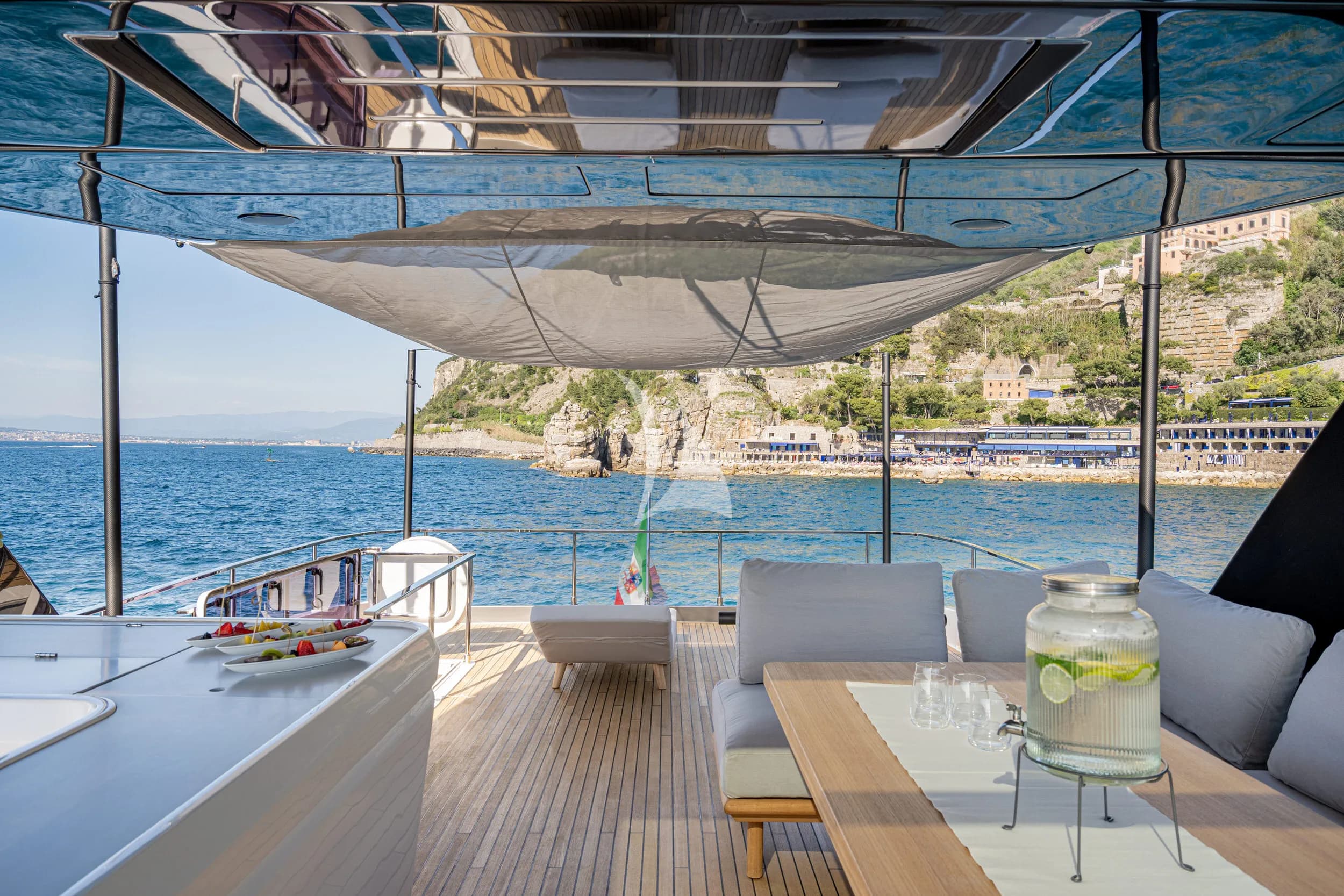 SEA DIAMOND – Exterior