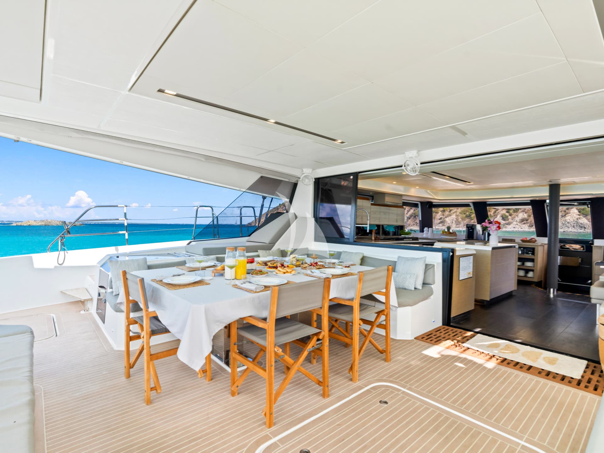 ADEONA – Exterior