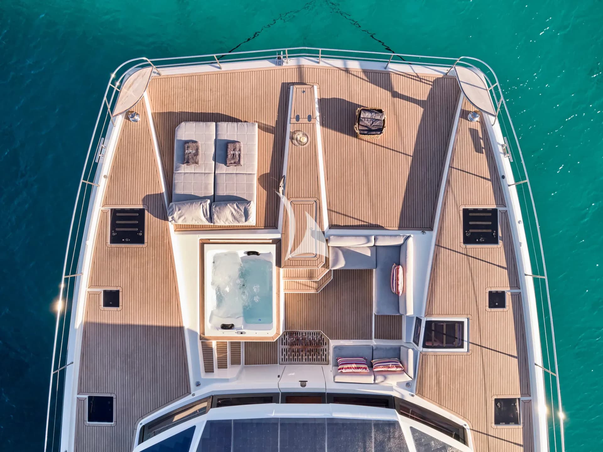 ALENA – Exterior