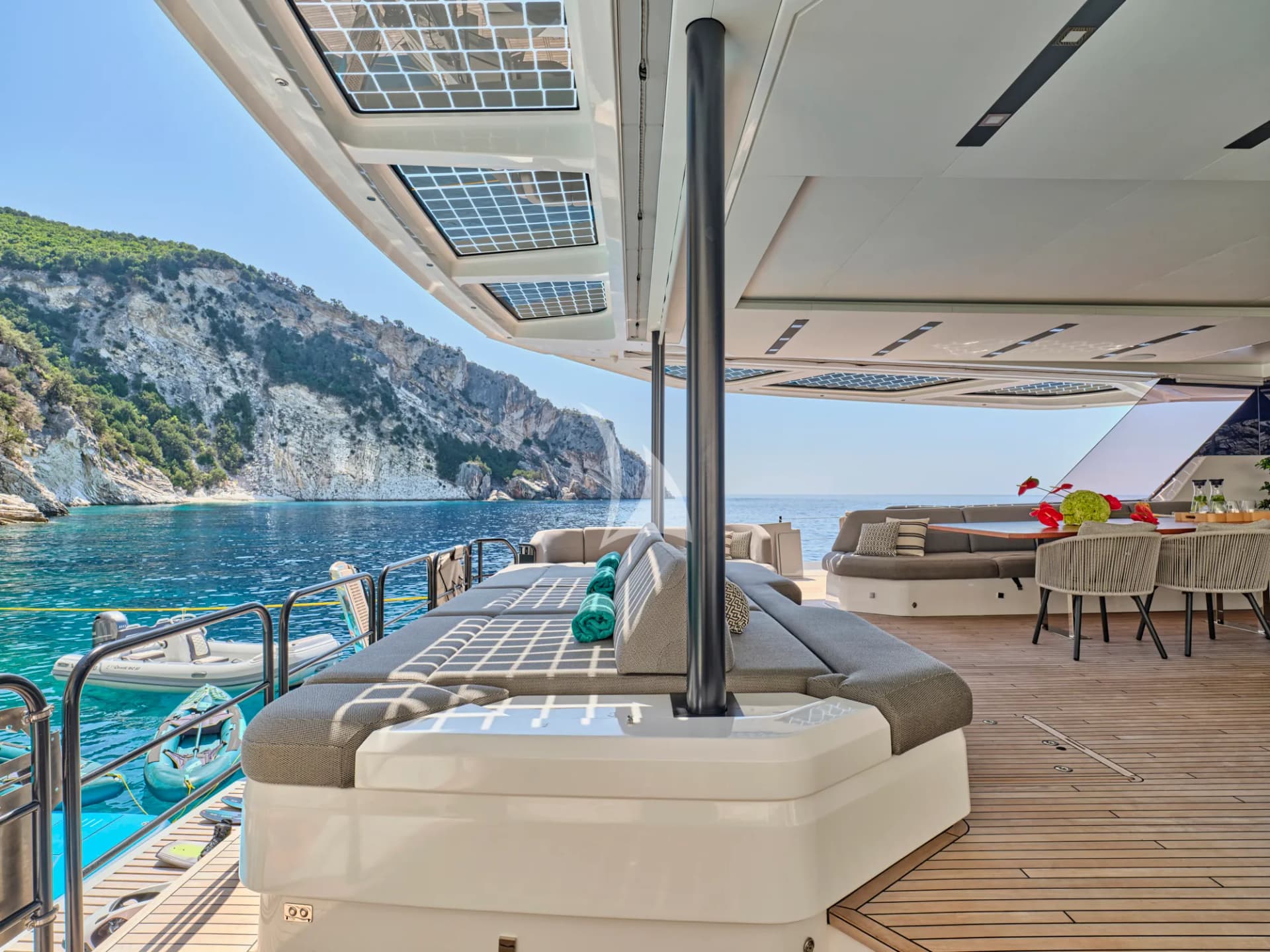 CHRISTAL MIO 80 – Exterior