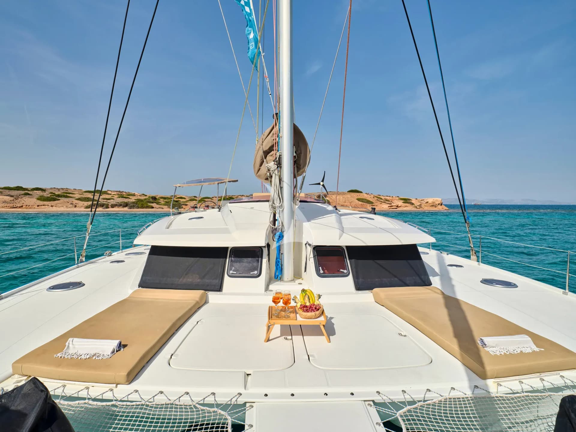 HIGH FIVE – Exterior