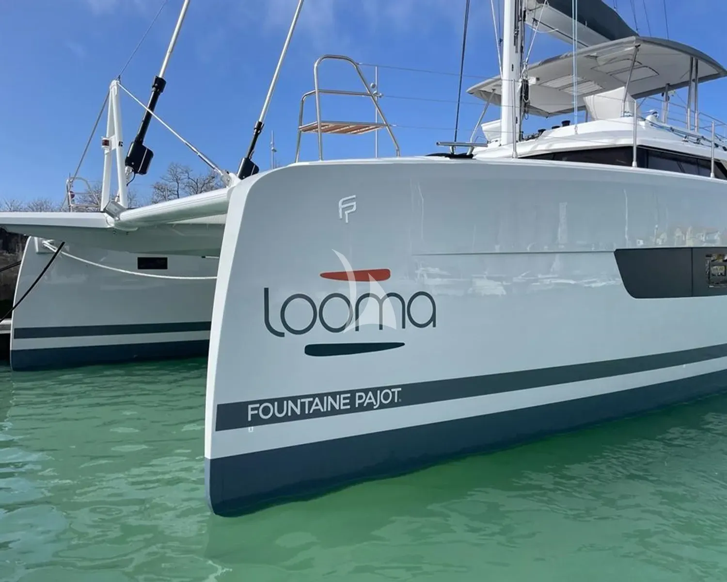 LOOMA – Exterior