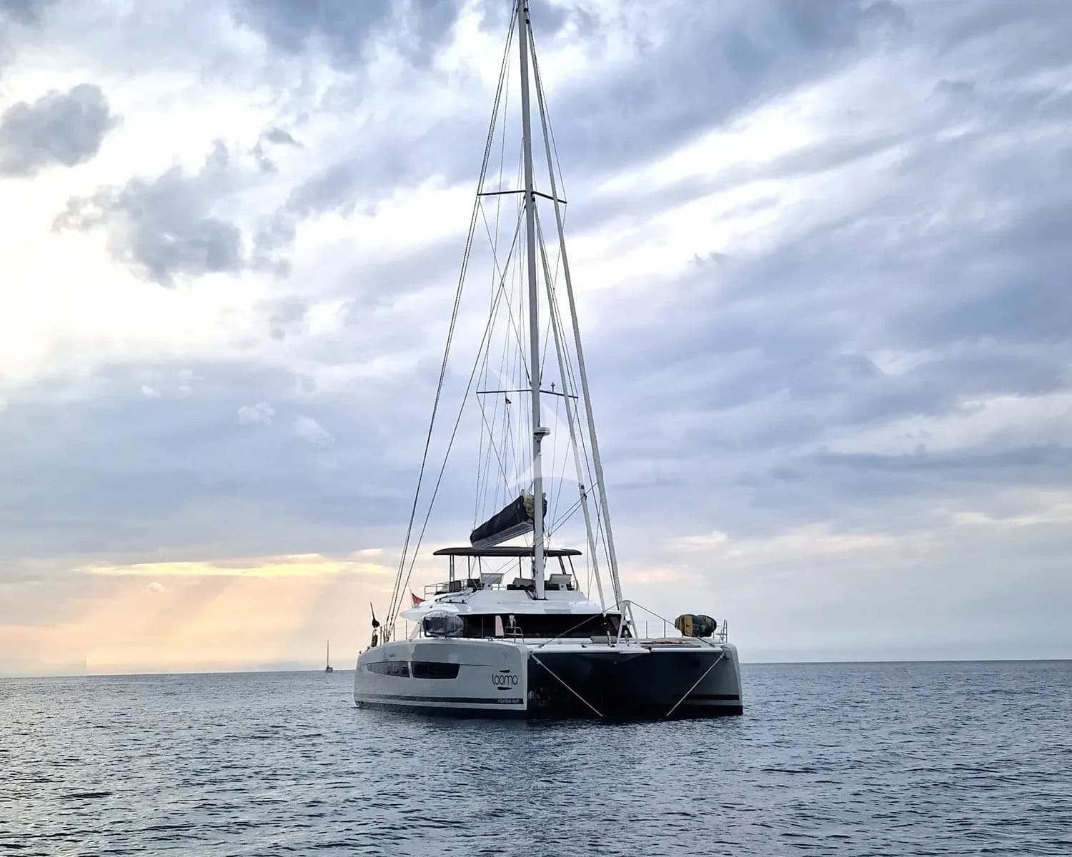 LOOMA – Exterior