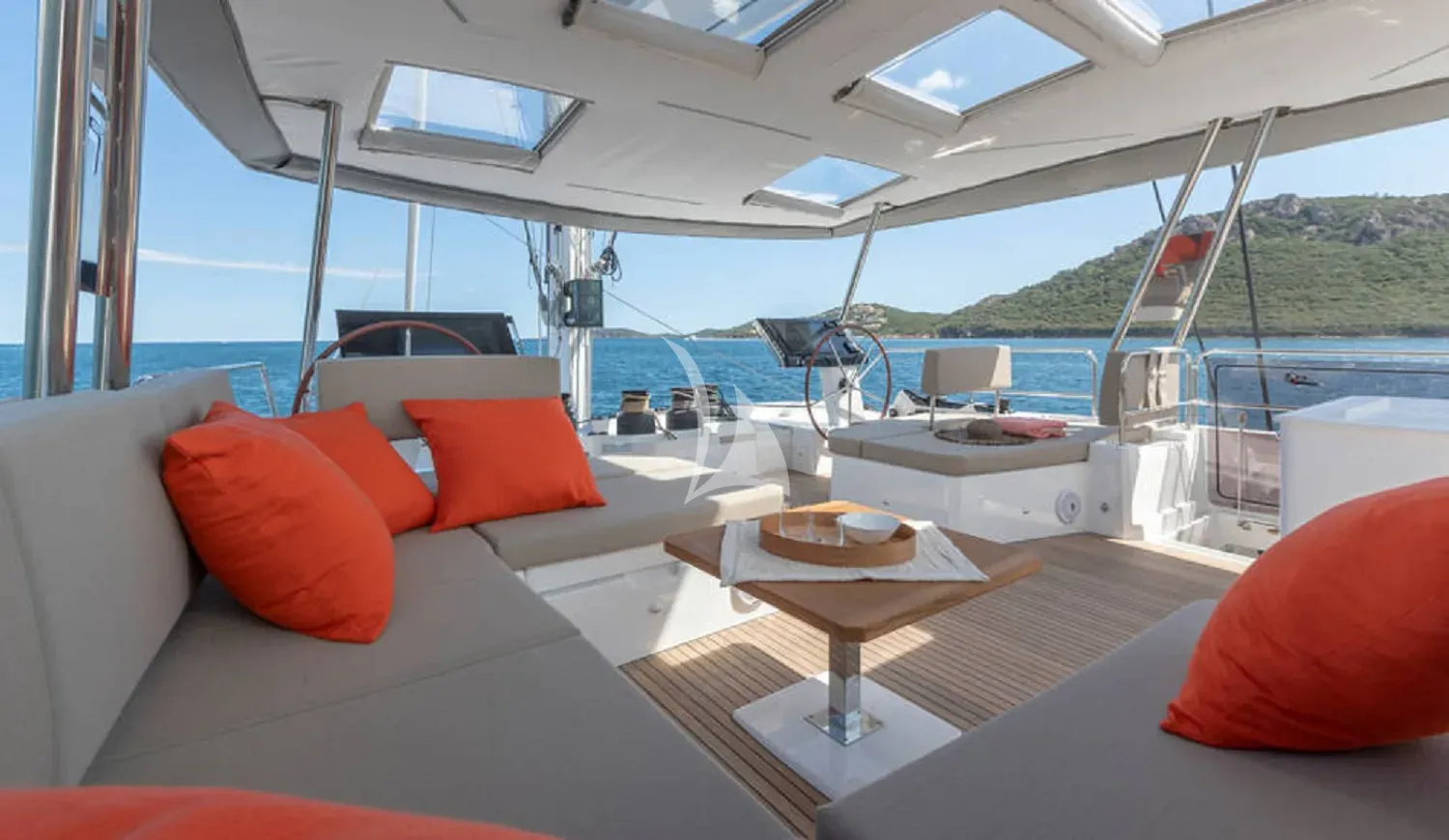 LOOMA – Exterior