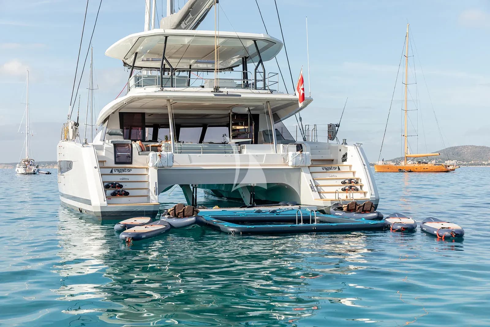 VAGATOR – Exterior
