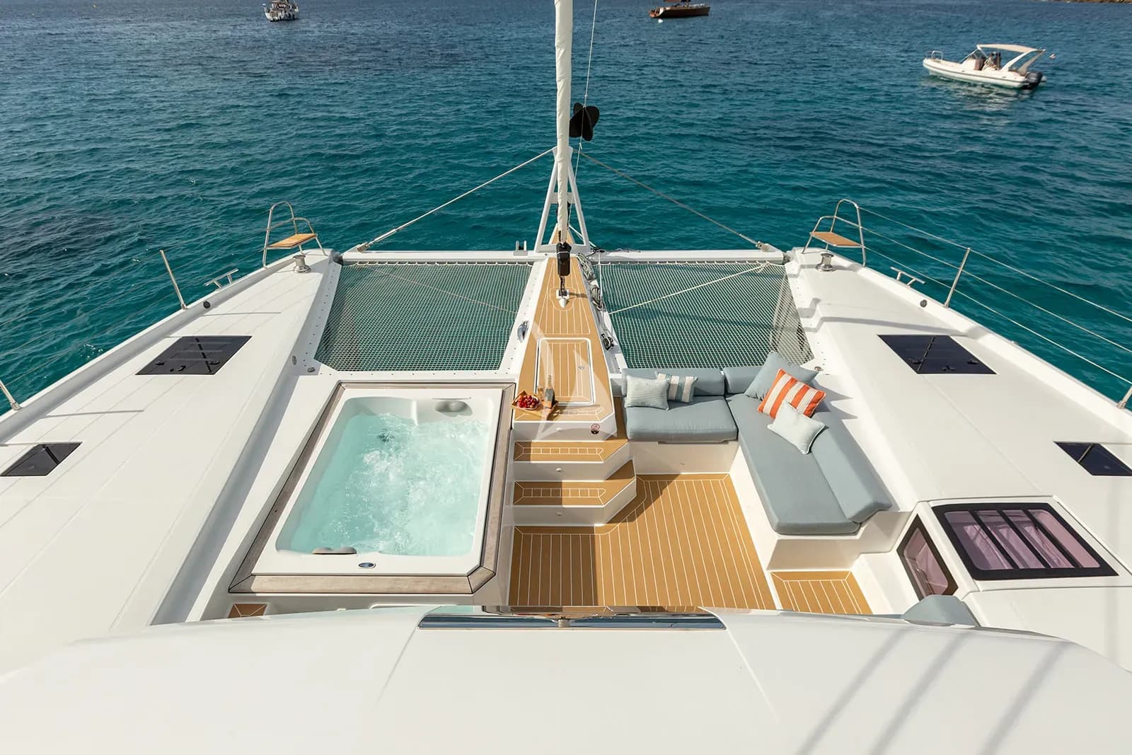 VAGATOR – Exterior