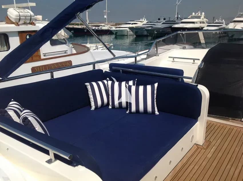 DREAM B – Exterior