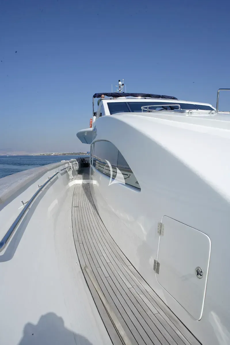 DREAM B – Exterior