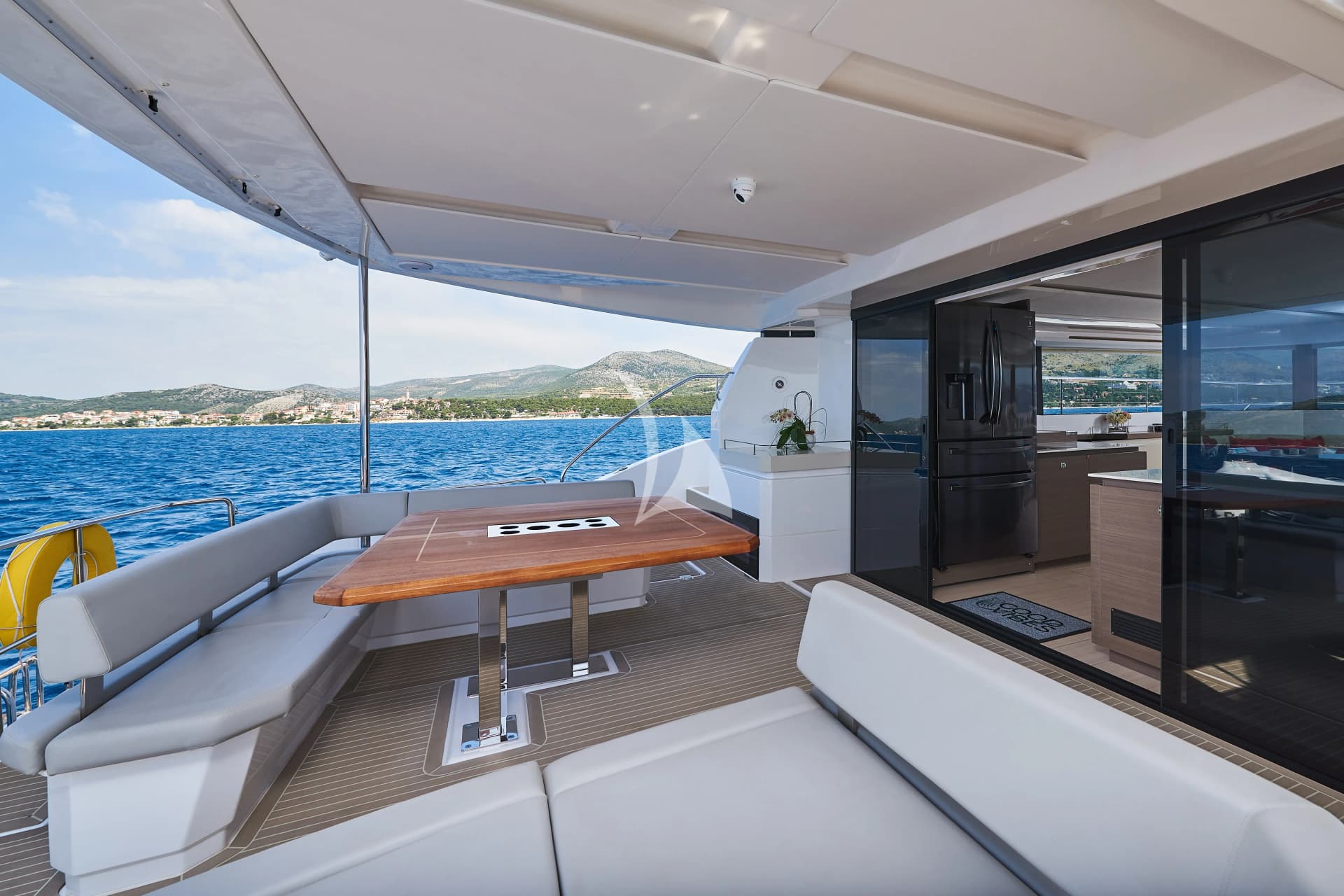 Good Vibes – Exterior