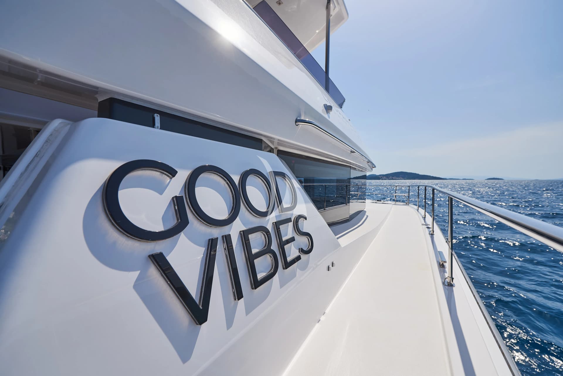 Good Vibes – Exterior