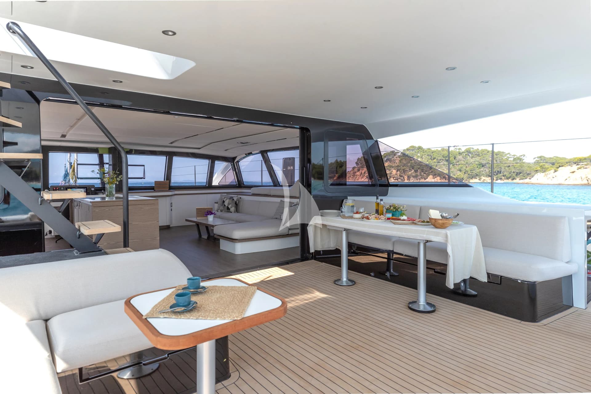 WONDERFUL – Exterior