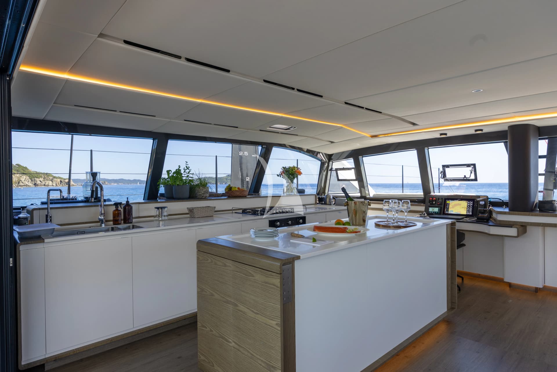 WONDERFUL – Exterior
