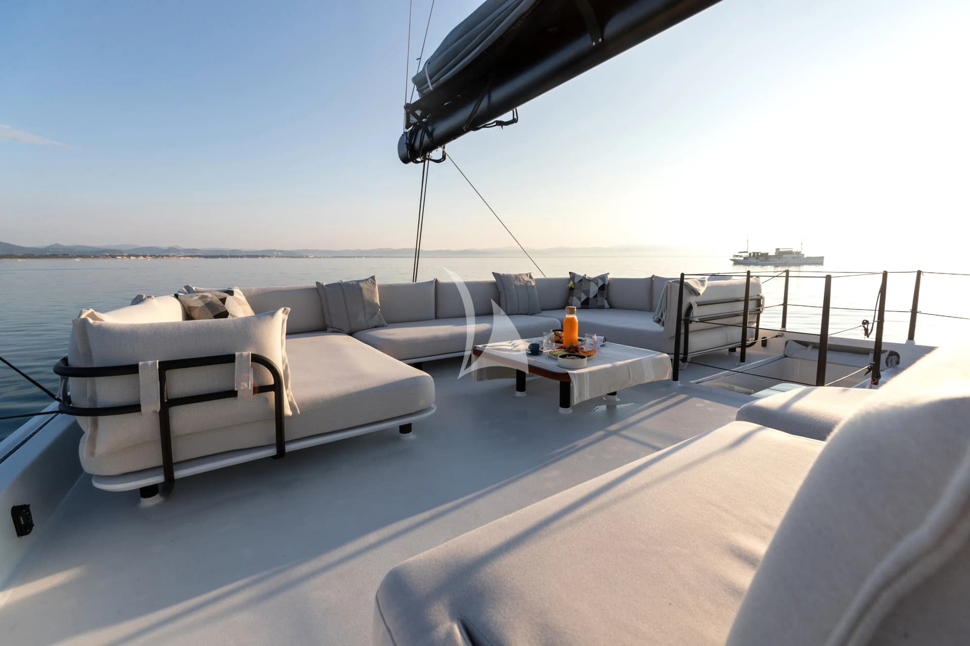 WONDERFUL – Exterior