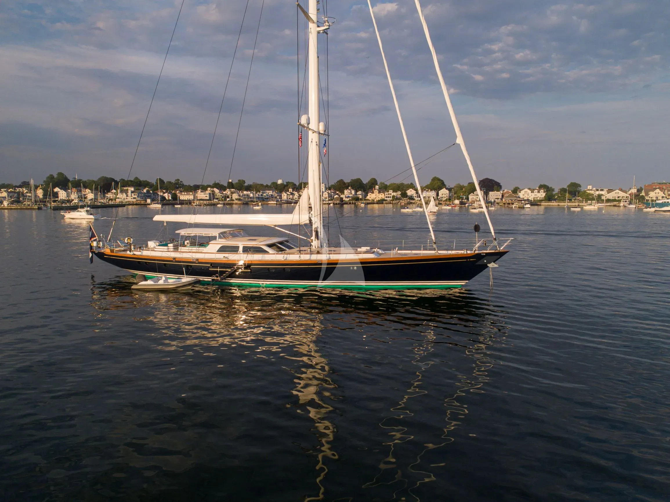 WHISPER – Exterior