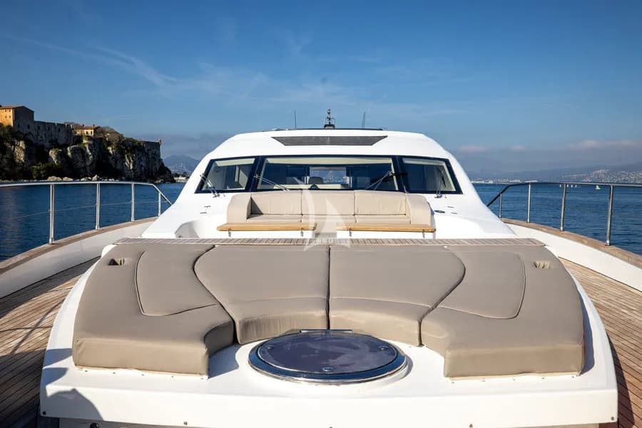 GOLDFINGER – Exterior
