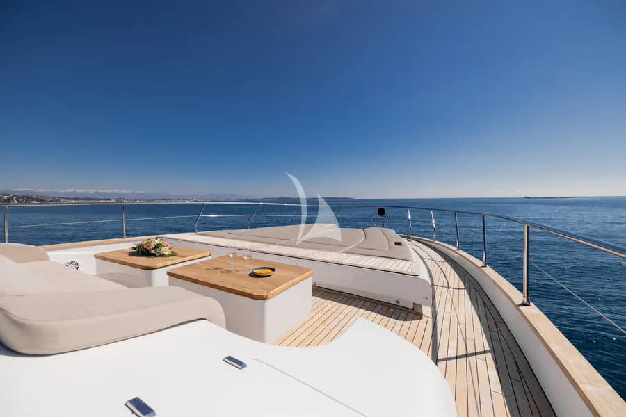 GOLDFINGER – Exterior