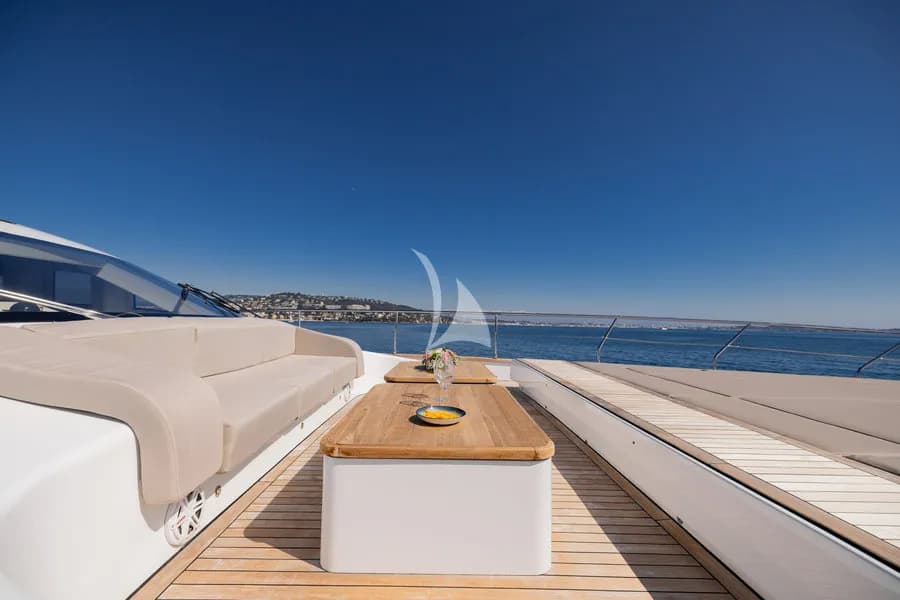 GOLDFINGER – Exterior