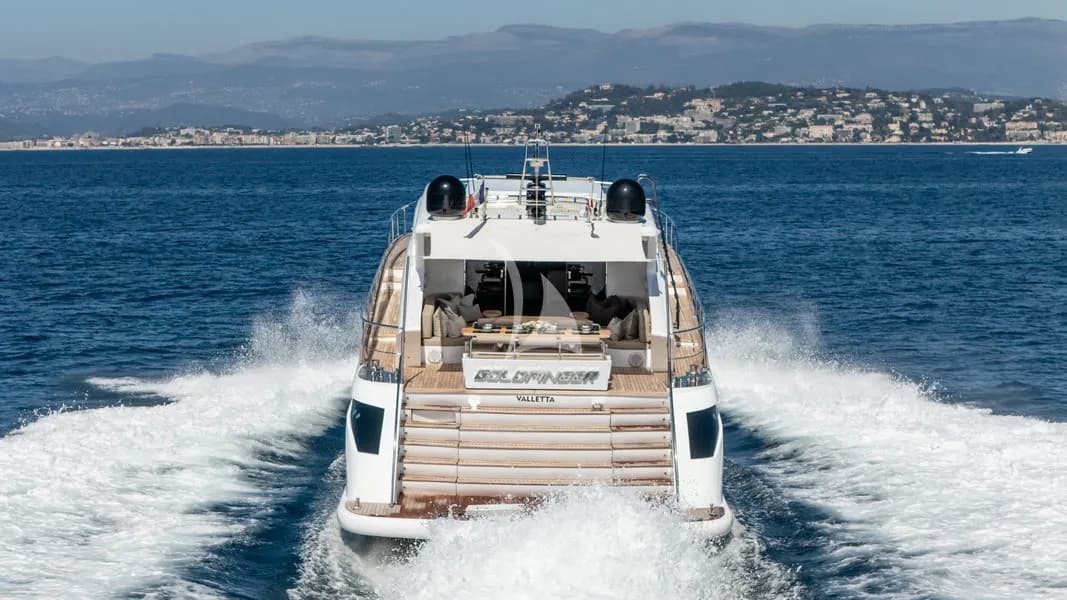GOLDFINGER – Exterior