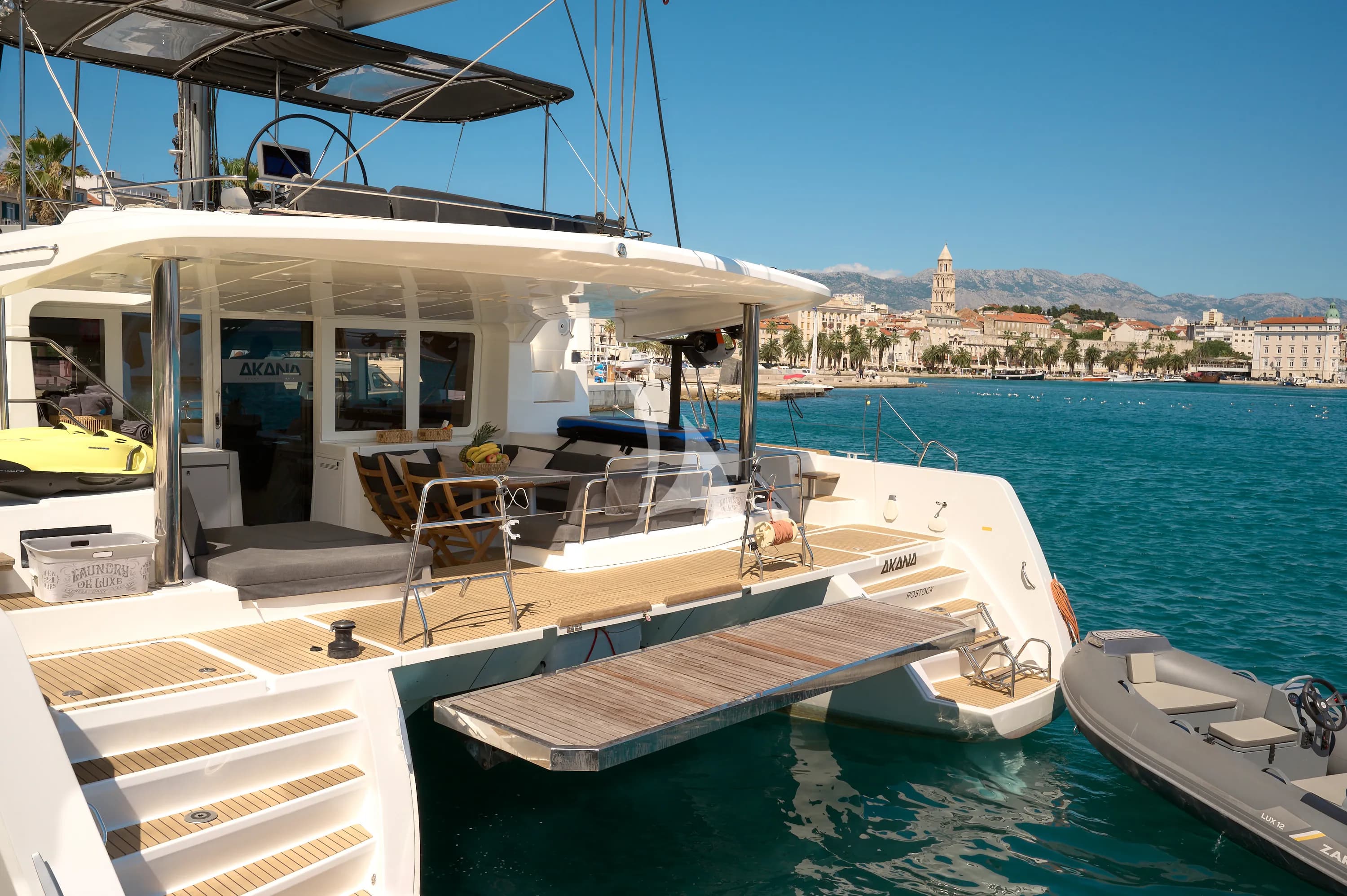 AKANA – Exterior