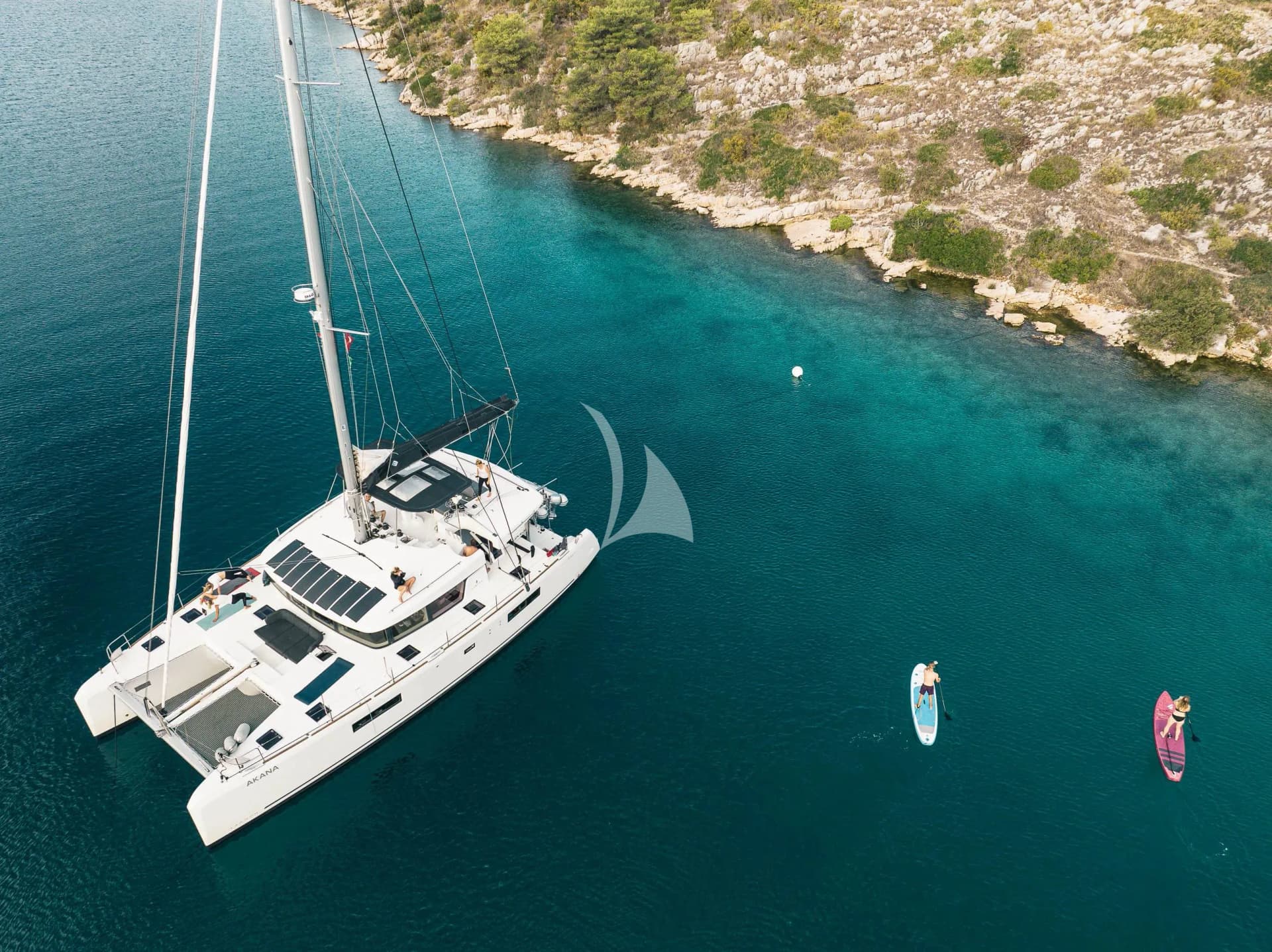 AKANA – Exterior